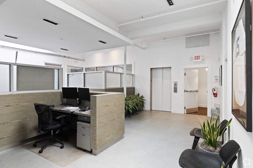 More Photos Of 45-47 NE 36th St, Miami Freestanding For Sale