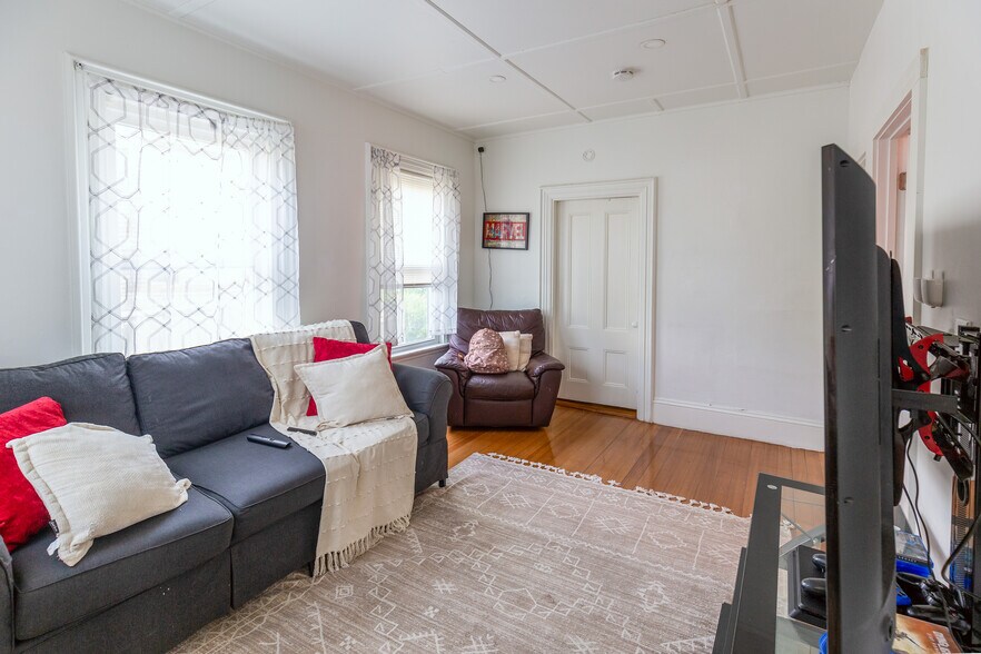 More Photos Of 211 Court St, Plymouth Apartments For Sale