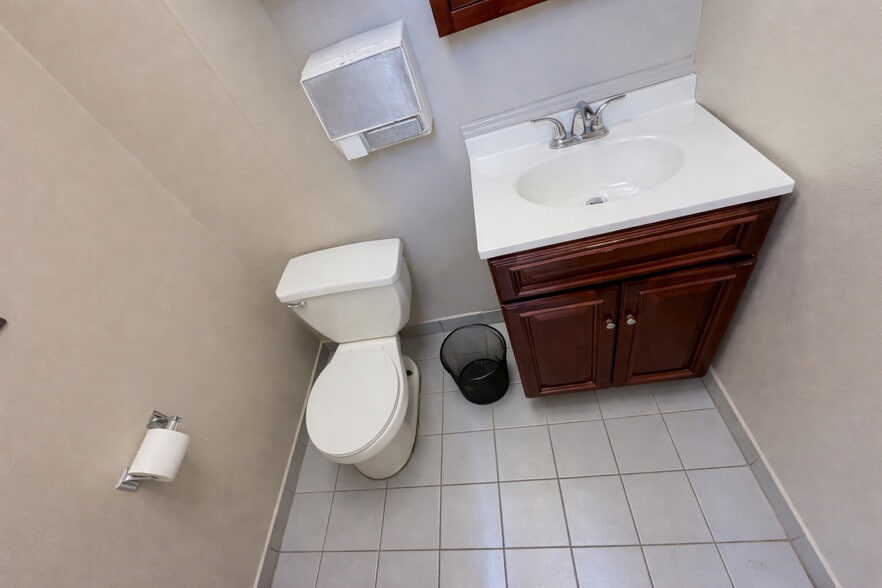 More Photos Of 6913 Grand Ave, Maspeth General Retail For Lease