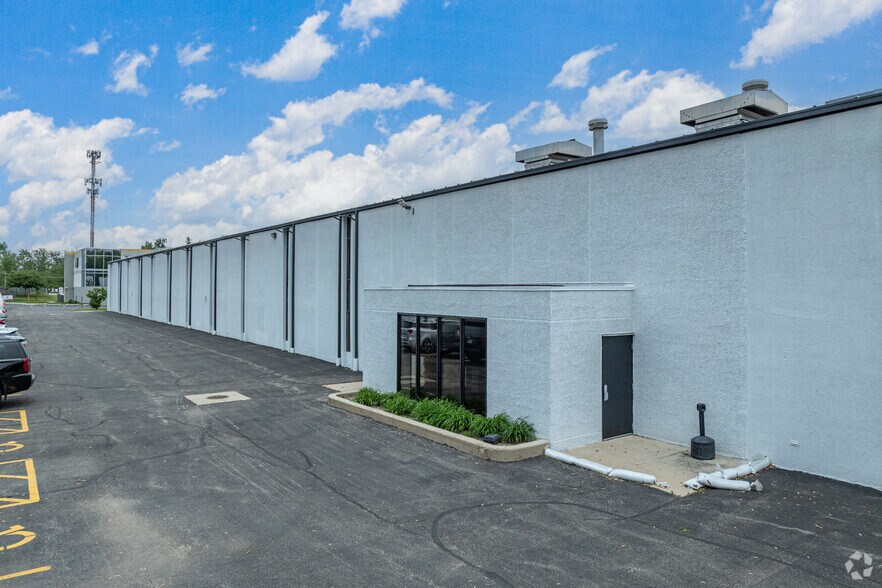 Primary Photo Of 8245 S Lemont Rd, Darien Warehouse For Sale
