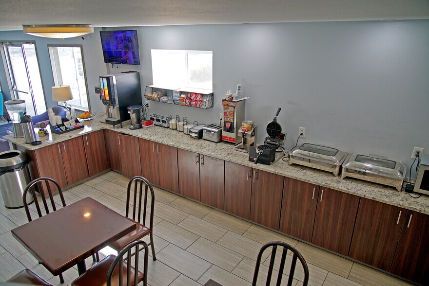 More Photos Of 1519 Grande Ave, Monte Vista Hotel For Sale