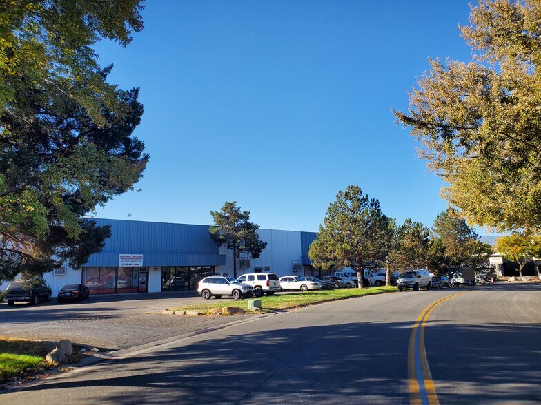 More Photos Of 131-137 Coney Island Dr, Sparks Warehouse For Lease