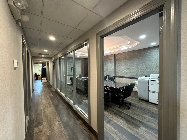 More Photos Of 394 Old Country Rd, Garden City Office For Sale