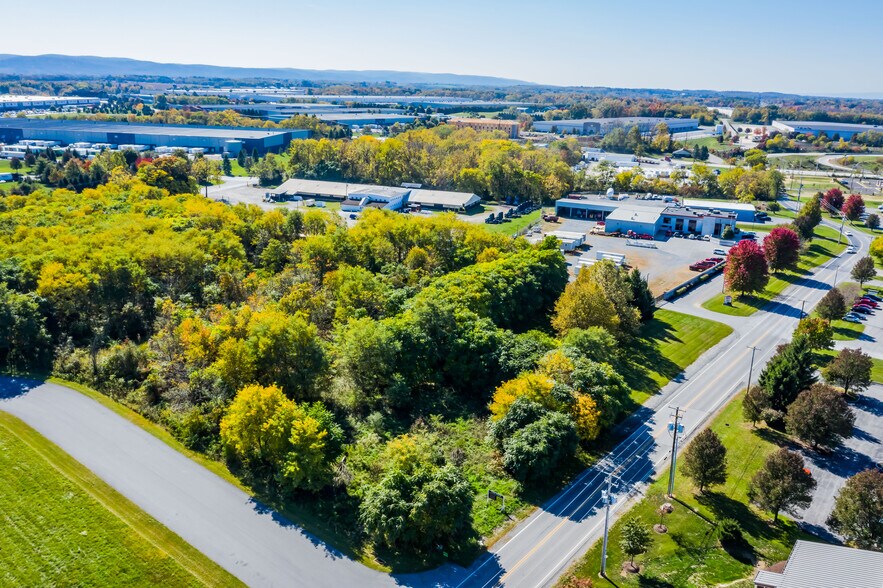 More Photos Of 1514 Commerce Ave, Carlisle Light Distribution For Lease