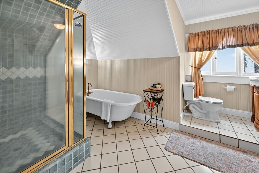 More Photos Of 620 El Salto Dr, Capitola Hospitality For Sale