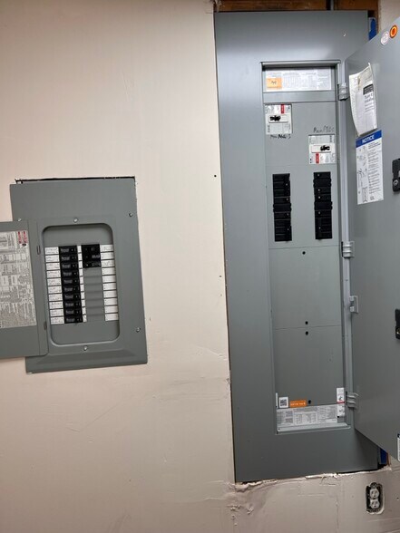 More Photos Of 360 Old Sanford Oviedo Rd, Winter Springs Manufacturing For Lease