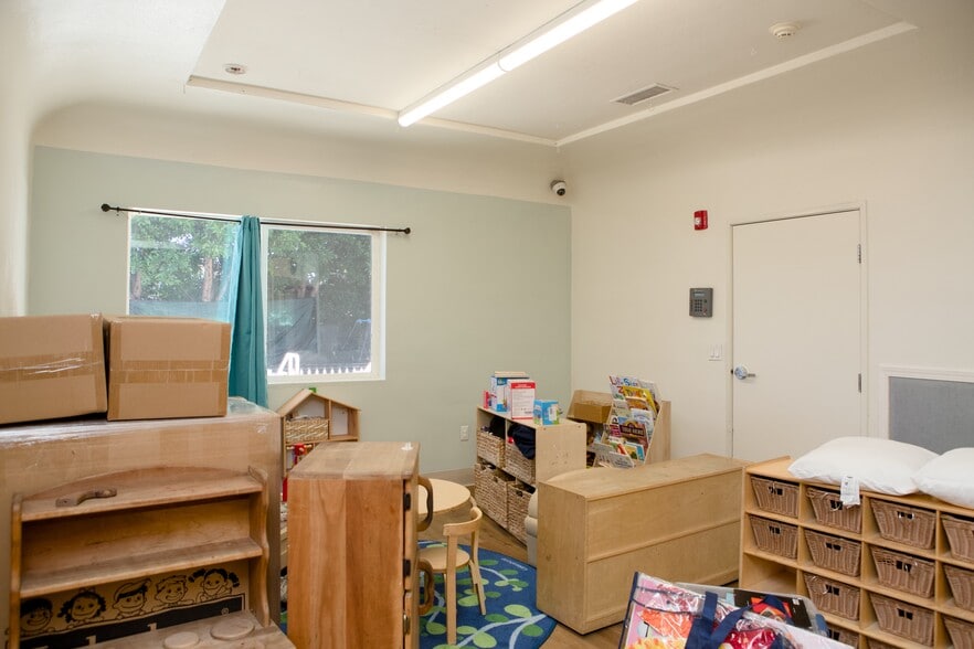 More Photos Of 12131 Burbank Blvd, Valley Village Daycare Center For Lease