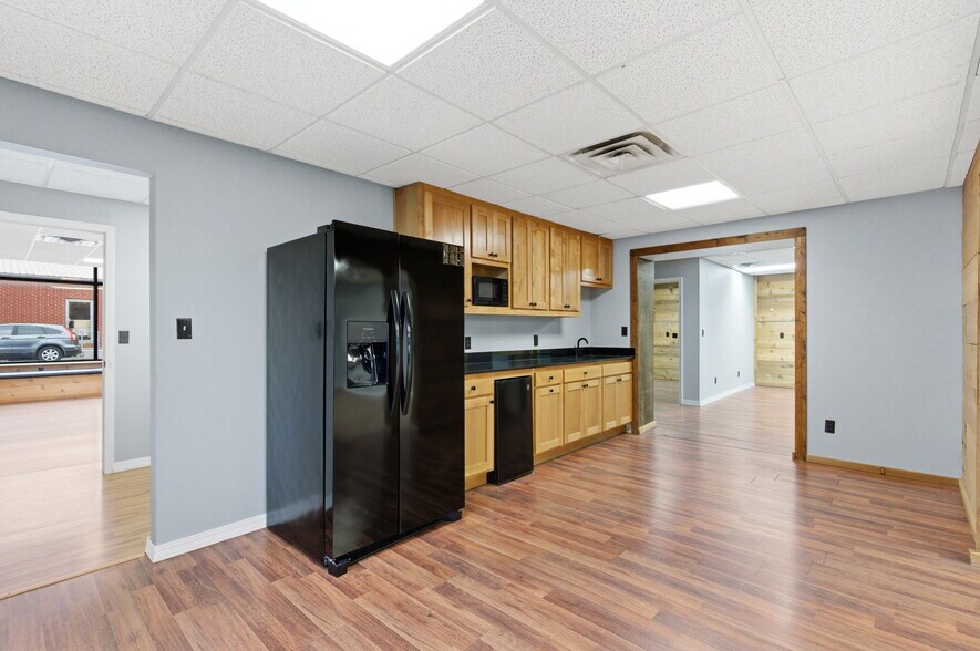 More Photos Of 805 Main St, Cassville General Retail For Sale