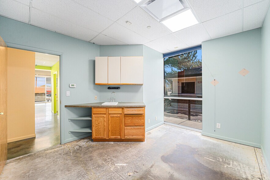 More Photos Of 5075 Leetsdale Dr, Denver Unknown For Lease