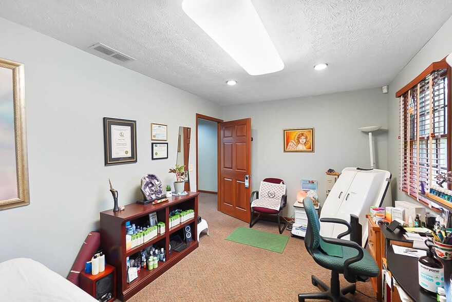 More Photos Of 860 E Franklin St, Dayton Medical For Sale