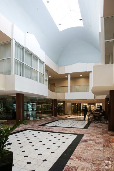 More Photos Of 2101 Richmond Rd, Beachwood General Retail For Lease