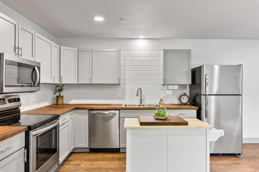 More Photos Of 618 Live Oak St, Blanco Apartments For Sale