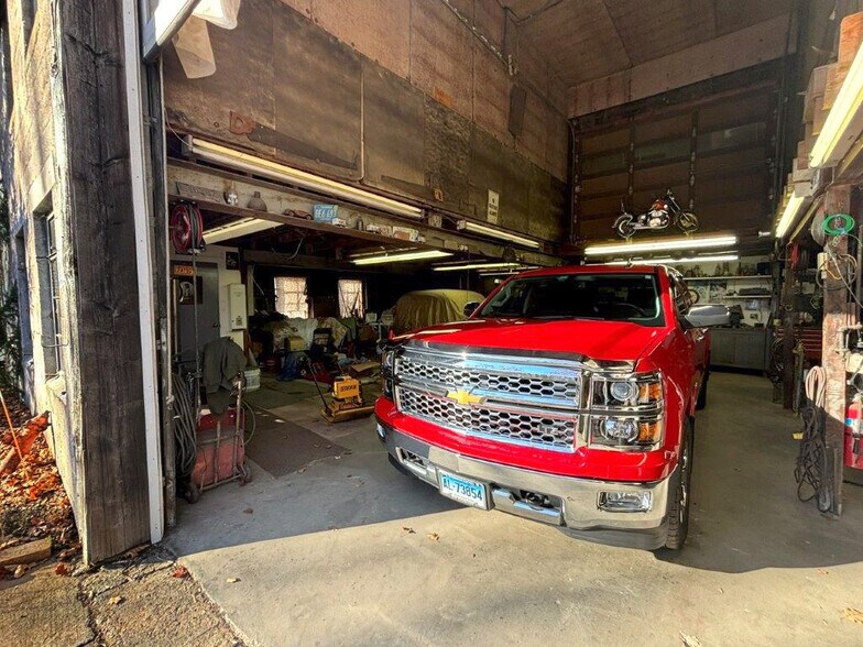 More Photos Of 536 Scott Rd, Waterbury Industrial For Sale