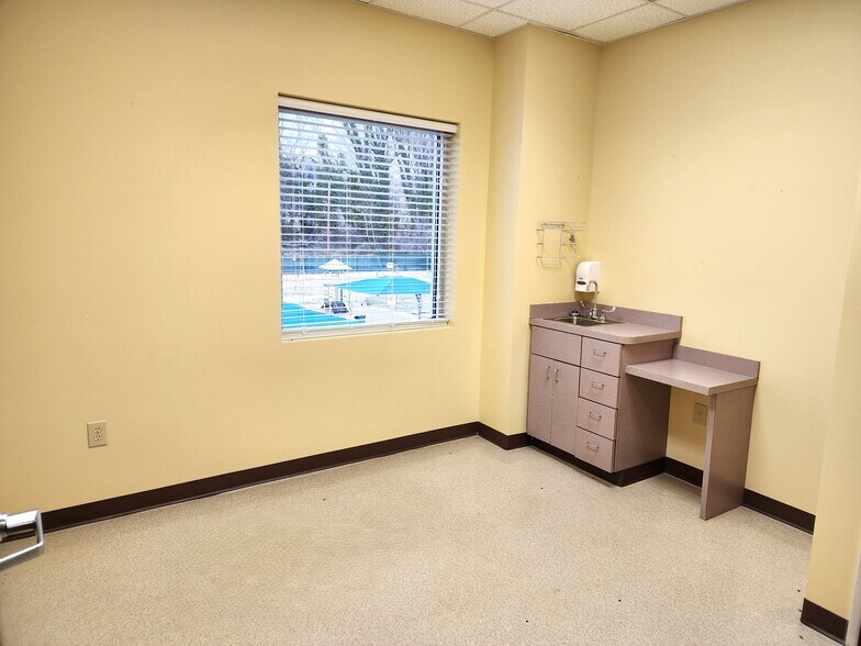 More Photos Of 436 Hadley St, Mount Airy Healthcare For Sale