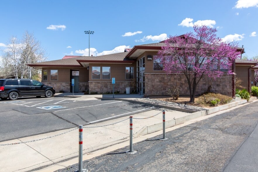 Primary Photo Of 1005 Division St, Prescott Medical For Sale