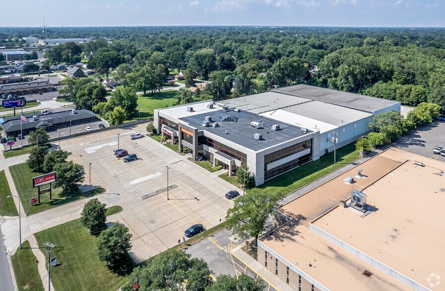 More Photos Of 28241 Mound Rd, Warren Light Manufacturing For Lease