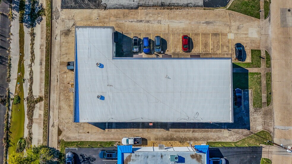 More Photos Of 8358 Moberly Ln, Dallas Light Distribution For Lease