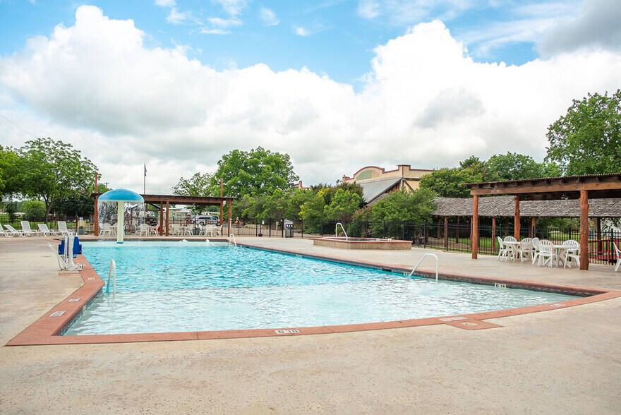 More Photos Of 10618 E US Highway 290, Fredericksburg Trailer Camper Park For Sale