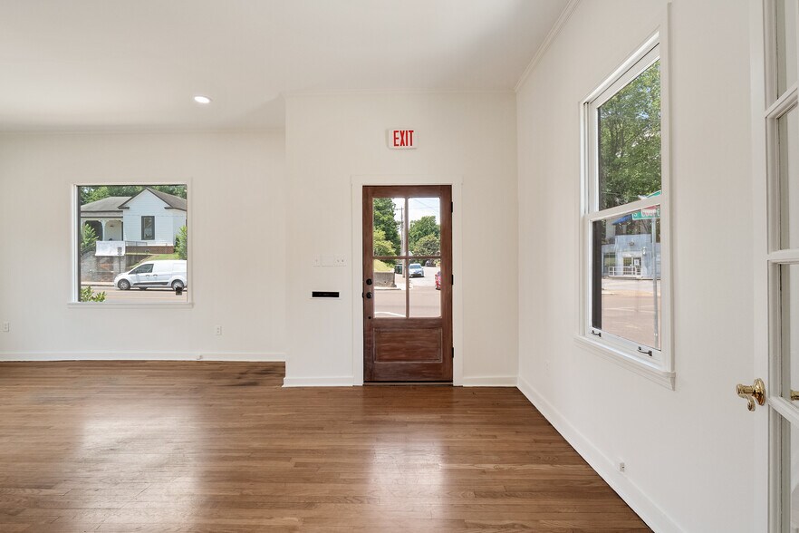 More Photos Of 574 S Cooper St, Memphis Office For Lease