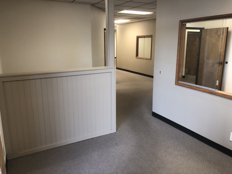 More Photos Of 1140-1144 Willagillespie Rd, Eugene Office For Sale