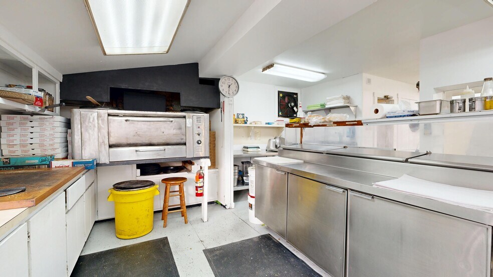 More Photos Of 130 Wardtown Rd, Freeport General Retail For Sale