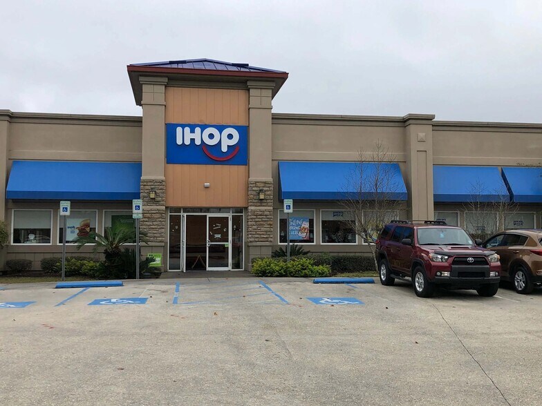 Primary Photo Of 61101 Airport Rd, Slidell Restaurant For Sale