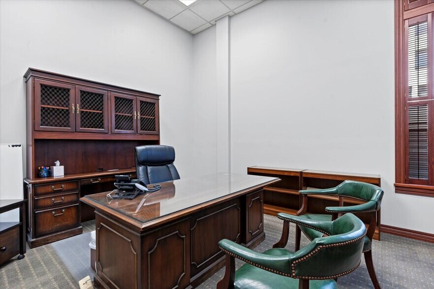 More Photos Of 200 S 6th St, Springfield Office For Lease