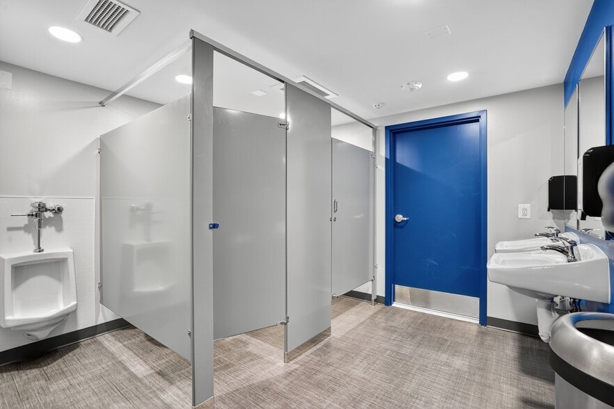 More Photos Of 8225 Barrett Dr, Manassas Specialty For Lease