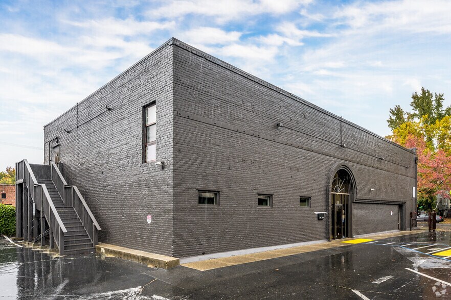 More Photos Of 2020 I St, Sacramento Storefront Retail Office For Lease