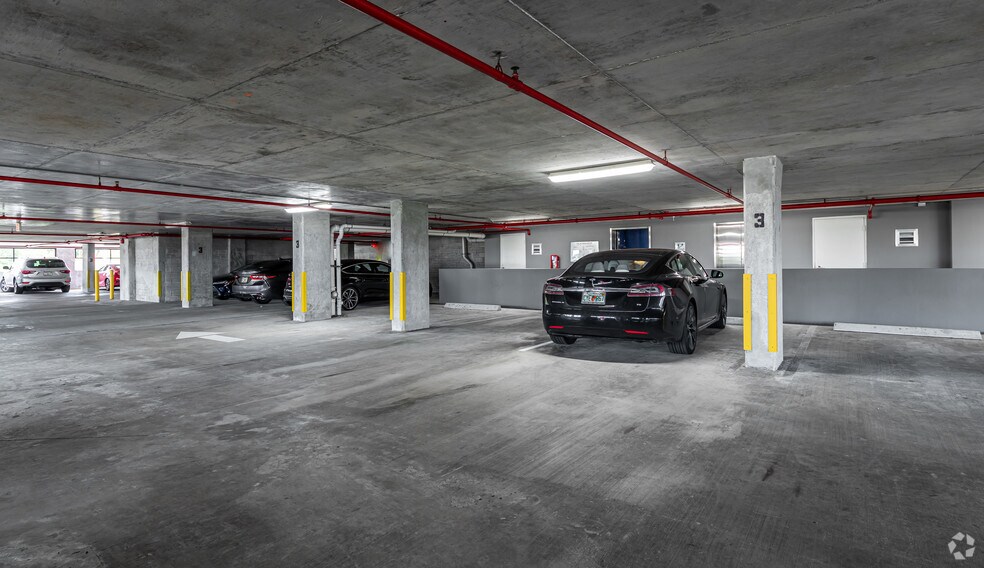 More Photos Of 323 Sunny Isles Blvd, Sunny Isles Beach Office For Lease