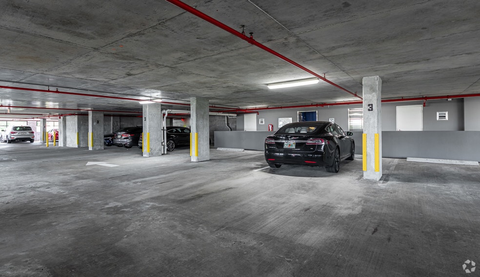 More Photos Of 323 Sunny Isles Blvd, Sunny Isles Beach Office For Lease