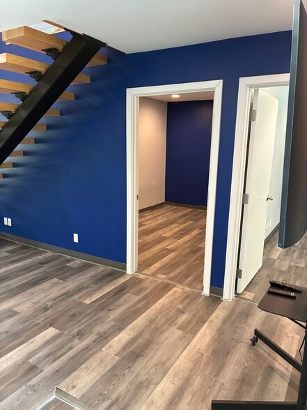 More Photos Of 7505 Nall Ave, Prairie Village Office For Sale