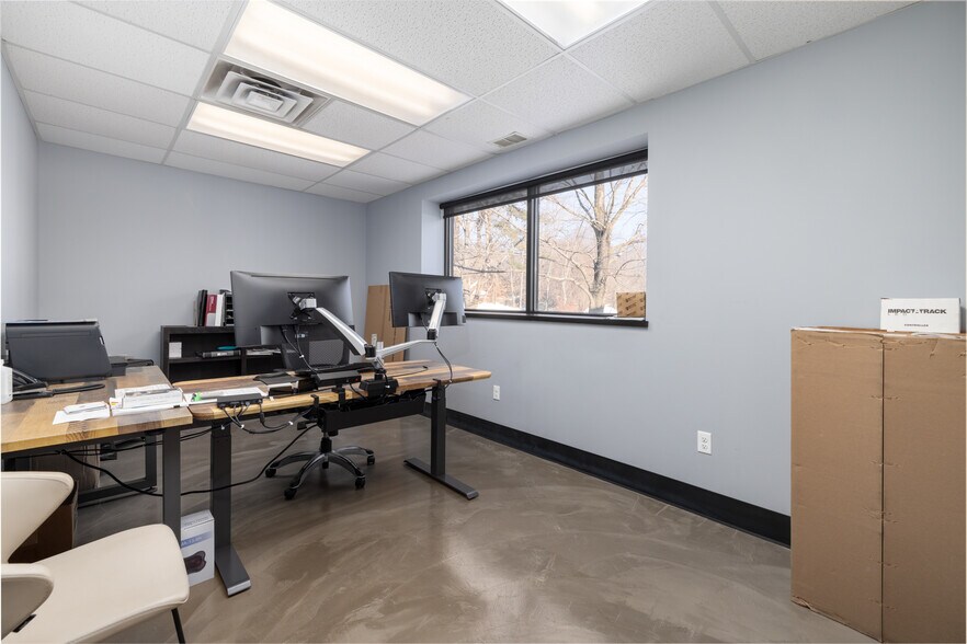 More Photos Of 151 Strong Rd, South Windsor Service For Sale