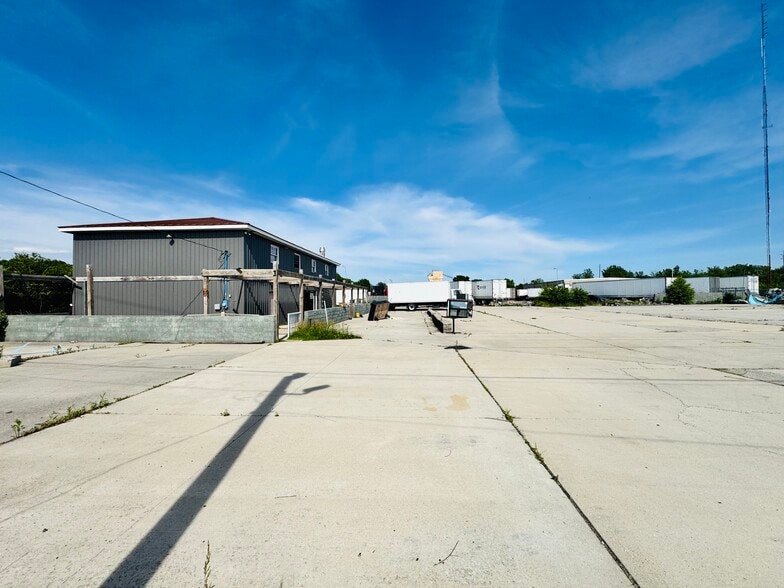 More Photos Of 5252 E 24th St, Indianapolis Warehouse For Sale