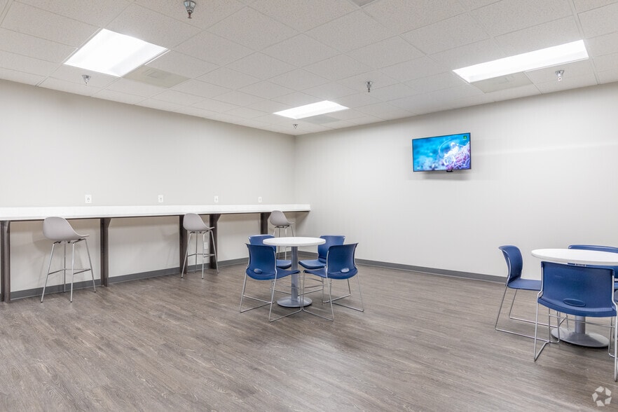 More Photos Of 1001 S Dairy Ashford Rd, Houston Office For Lease