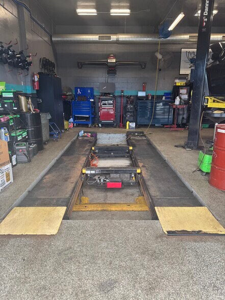 More Photos Of 267 Portion Rd, Ronkonkoma Auto Repair For Sale