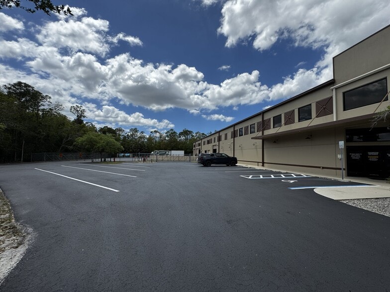 More Photos Of 12290 Crystal Commerce Loop, Fort Myers Flex For Lease