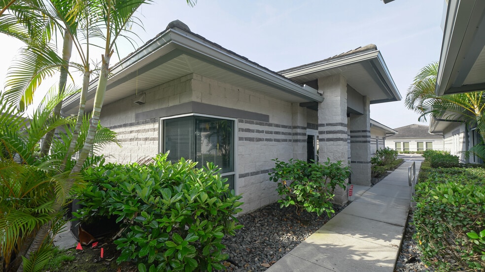 More Photos Of 7316-7320 Delainey Ct E, Sarasota Office Residential For Sale