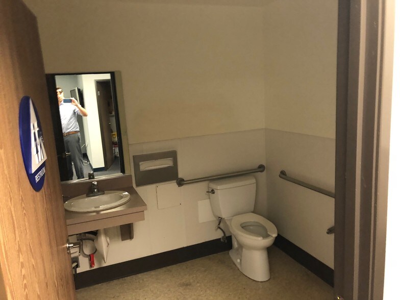 More Photos Of 7177 Convoy Ct, San Diego Unknown For Lease