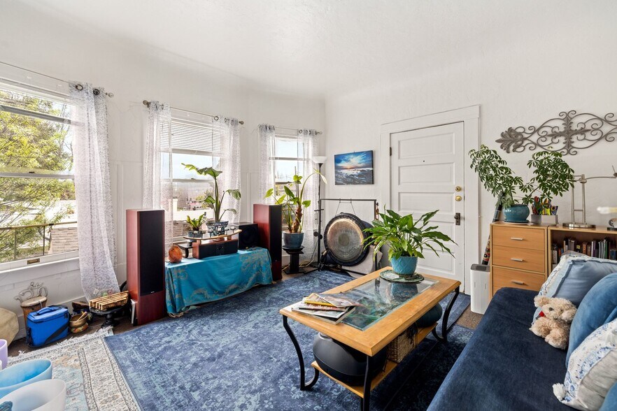 More Photos Of 1527 8th St, Alameda Apartments For Sale