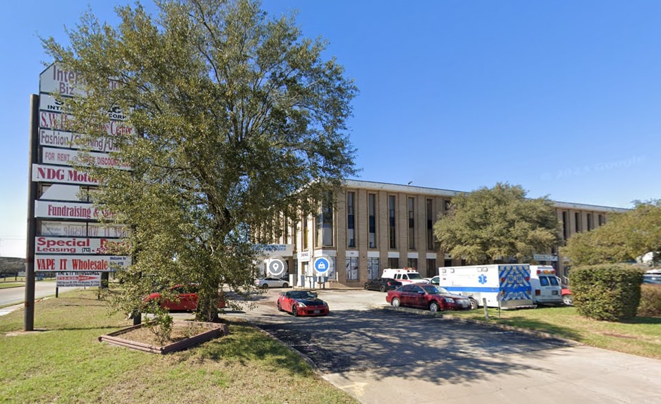 More Photos Of 7400 Harwin Dr, Houston Office For Sale