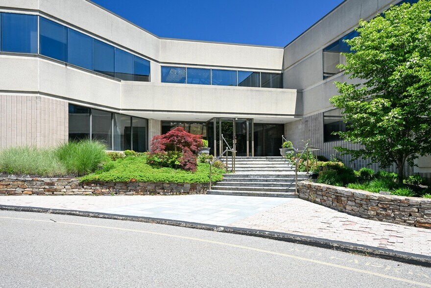 More Photos Of 90 Grove St, Ridgefield Medical For Sale