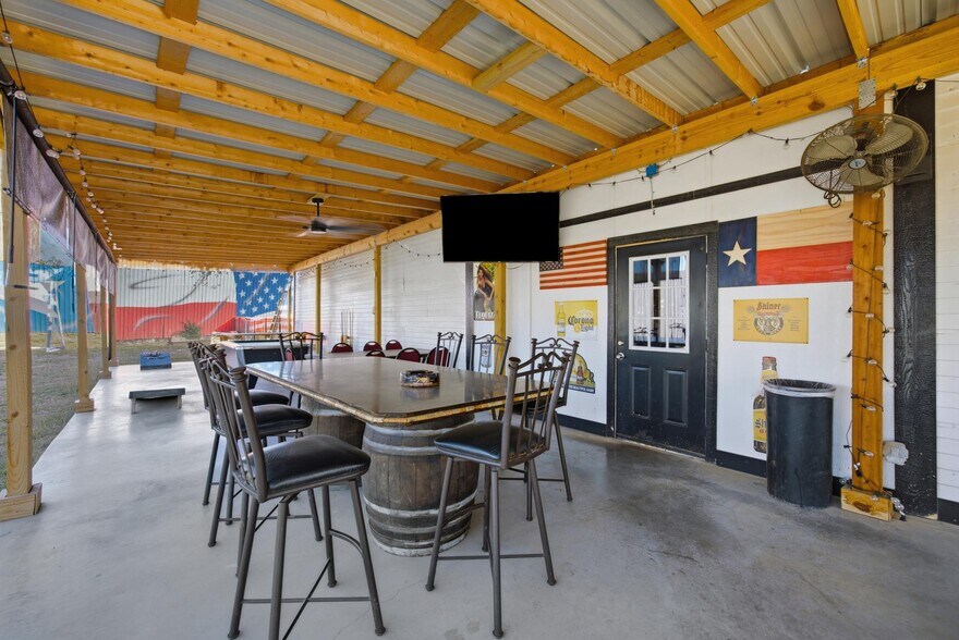 More Photos Of 9805 Jacksboro Hwy, Fort Worth Freestanding For Sale