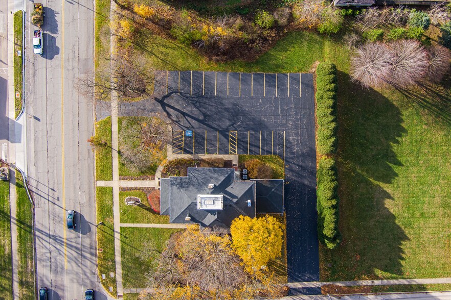 More Photos Of 223 E State St, Geneva Office For Sale