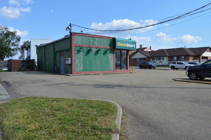 More Photos Of 1301 E Main St, Lancaster Freestanding For Sale