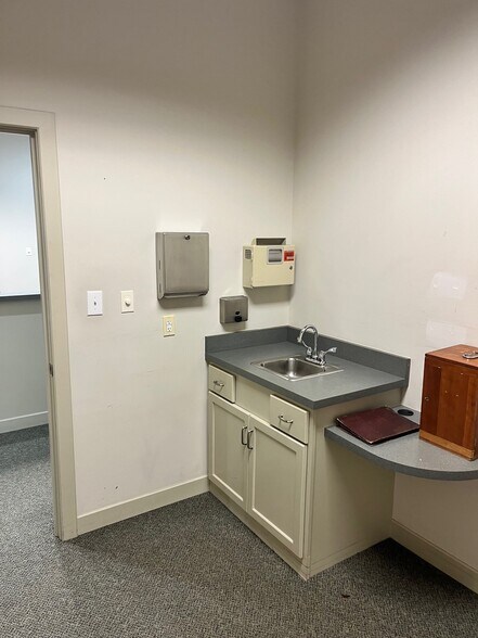 More Photos Of 7668 Paragon Rd, Dayton Medical For Lease