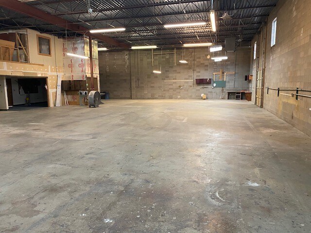 More Photos Of 1940 W Adriatic Pl, Englewood Warehouse For Lease