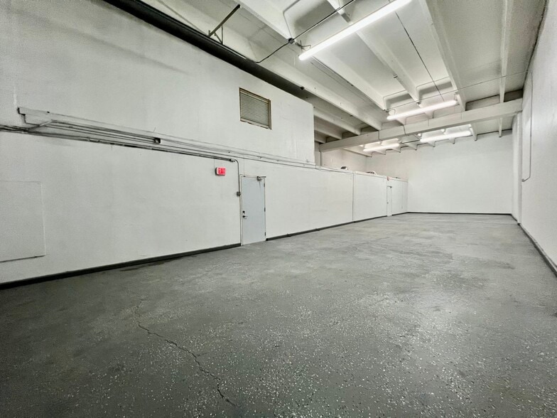 More Photos Of 7370-7384 NW 56th St, Miami Warehouse For Sale