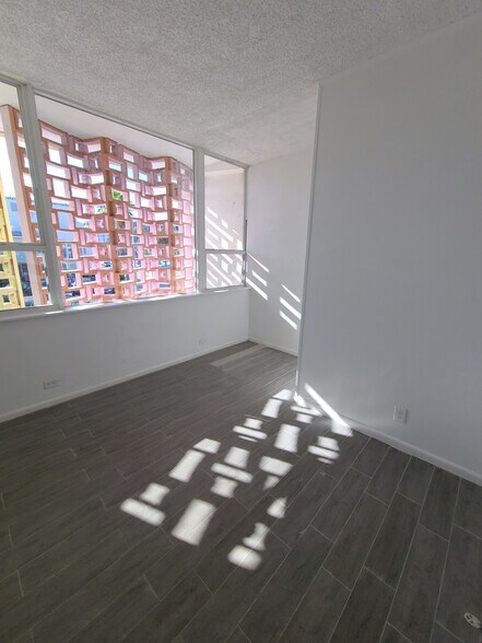 More Photos Of 2406 E Oakland Park Blvd, Fort Lauderdale Storefront Retail Office For Lease