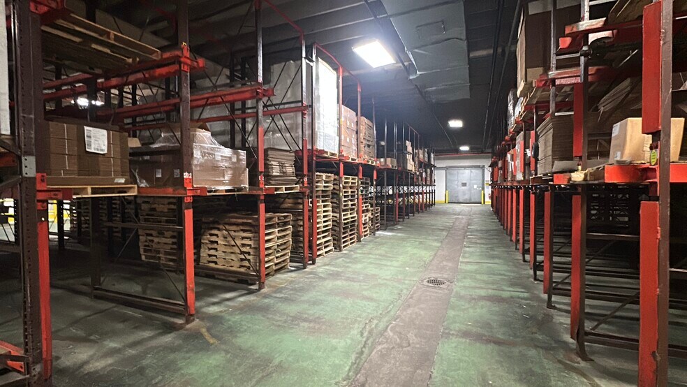 More Photos Of 607 Phillips St, Fulton Warehouse For Sale